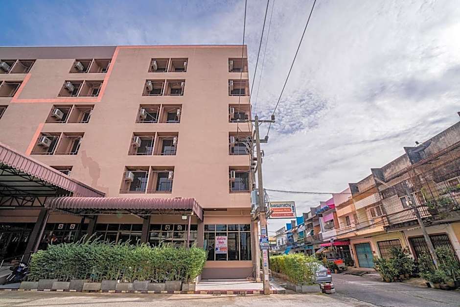 Pasawang Hotel (โรงแรมภาสว่าง)