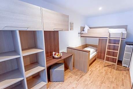 Family Room (2 Adults + 2 Children)