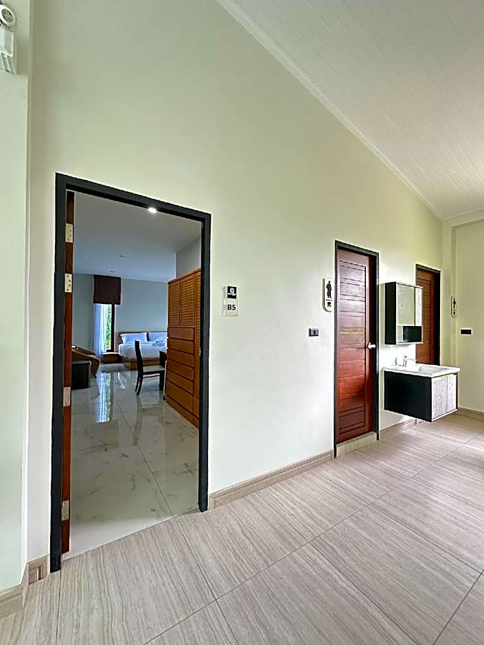 Bamboo Resort Suphanburi (in Bamboo Japanese Goods Warehouse)