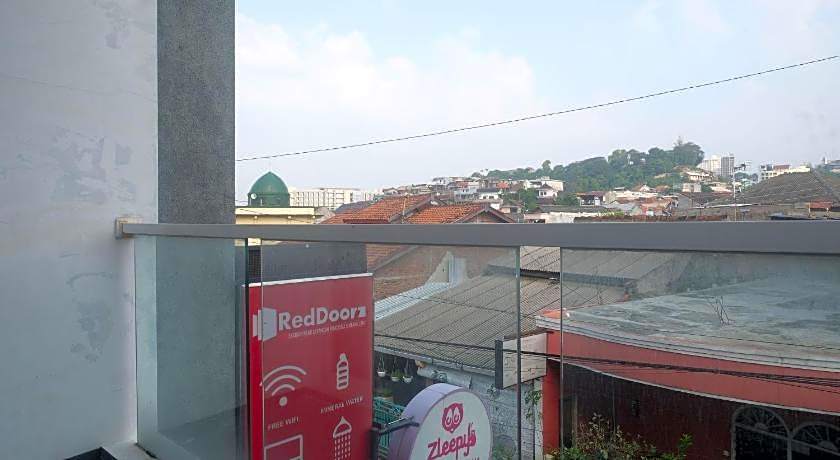 RedDoorz Syariah near Simpang Lima Semarang