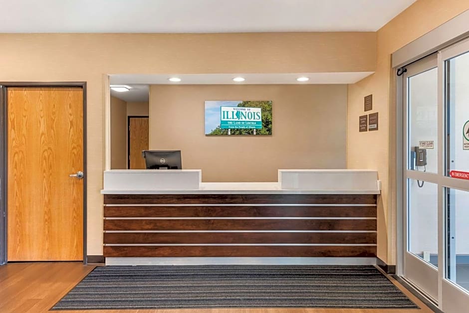 Comfort Inn & Suites near Route 66 Award Winning Gold Hotel 2021