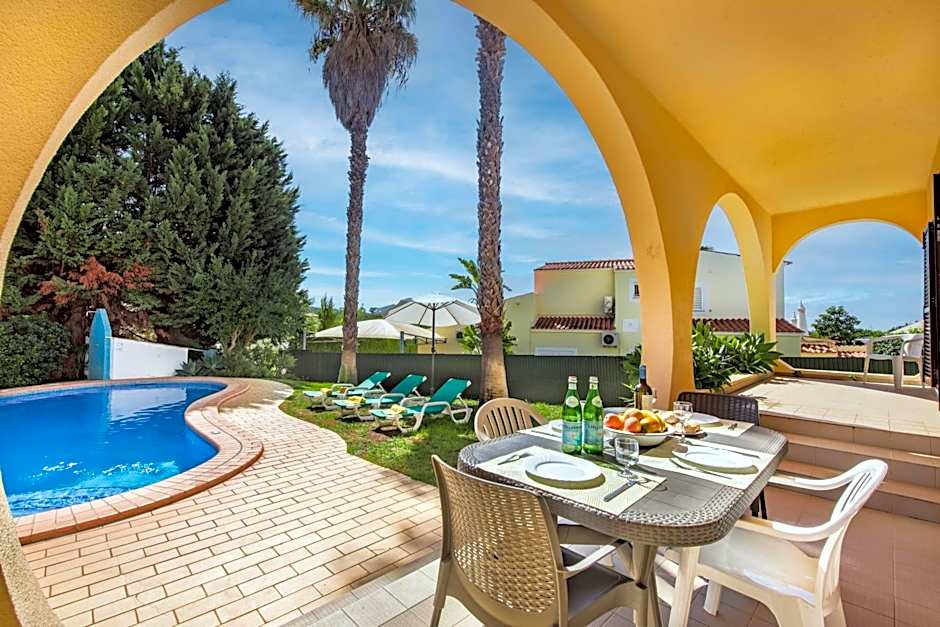Exclusive Retreat in Vilamoura, private pool, off-street parking, Free AC wifi