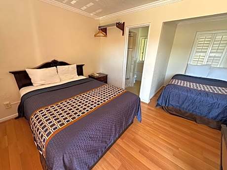 Double Room with Double Bed and Queen Bed
