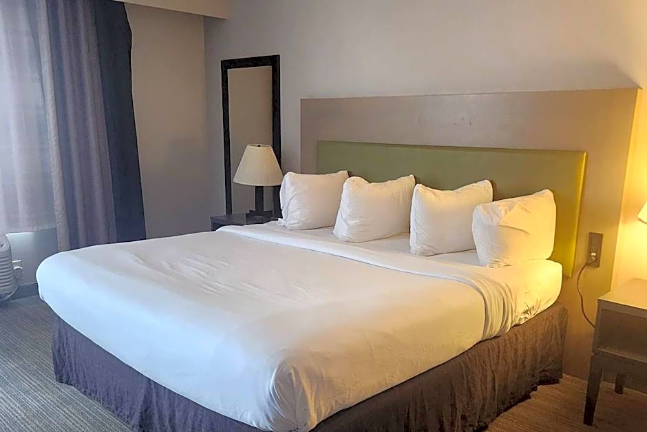 Country Inn & Suites by Radisson, Erie, PA