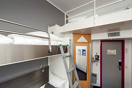 Standard Family Room Triple Occ (BK)