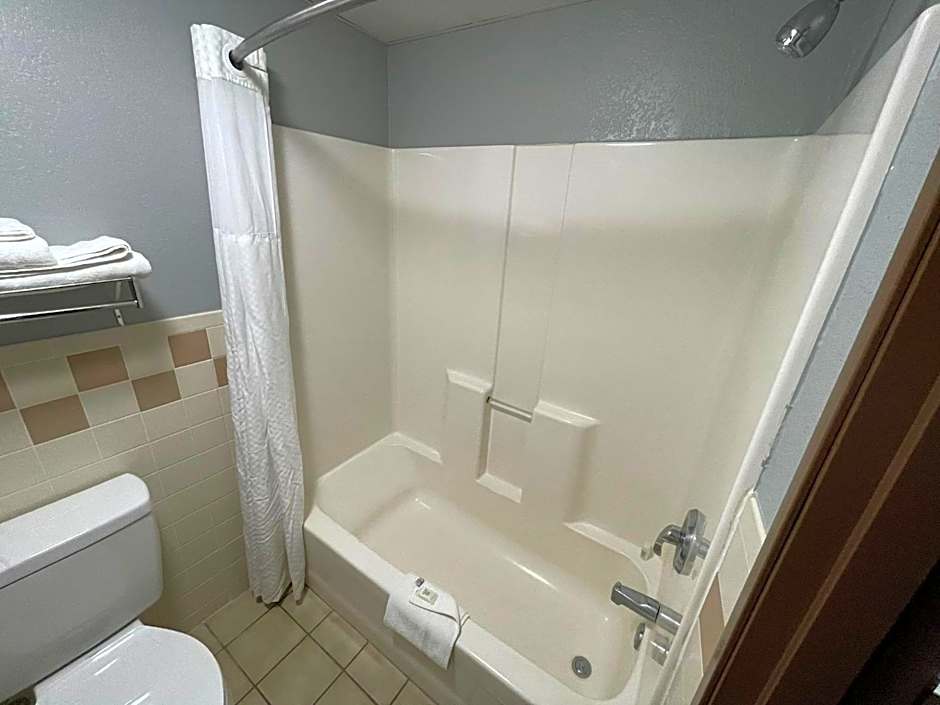 AmericInn by Wyndham Sayre