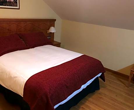 Family Room (2 Adults + 2 Children)