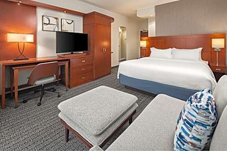 King Room with Sofa Bed and Adapted Tub - Mobility and Hearing Accessible