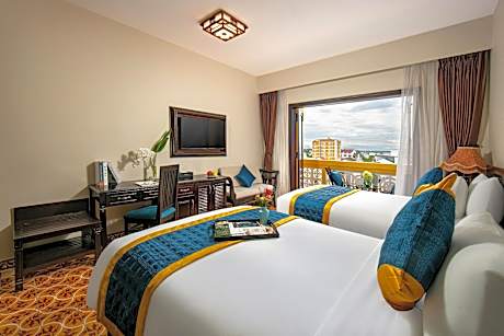 Trendy Double/Twin Room With Pool View & Balcony