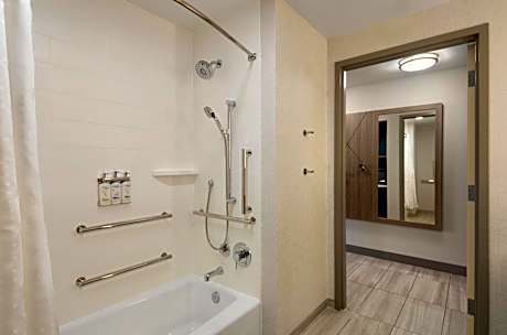 King Room - Mobility Access/Hearing Accessible