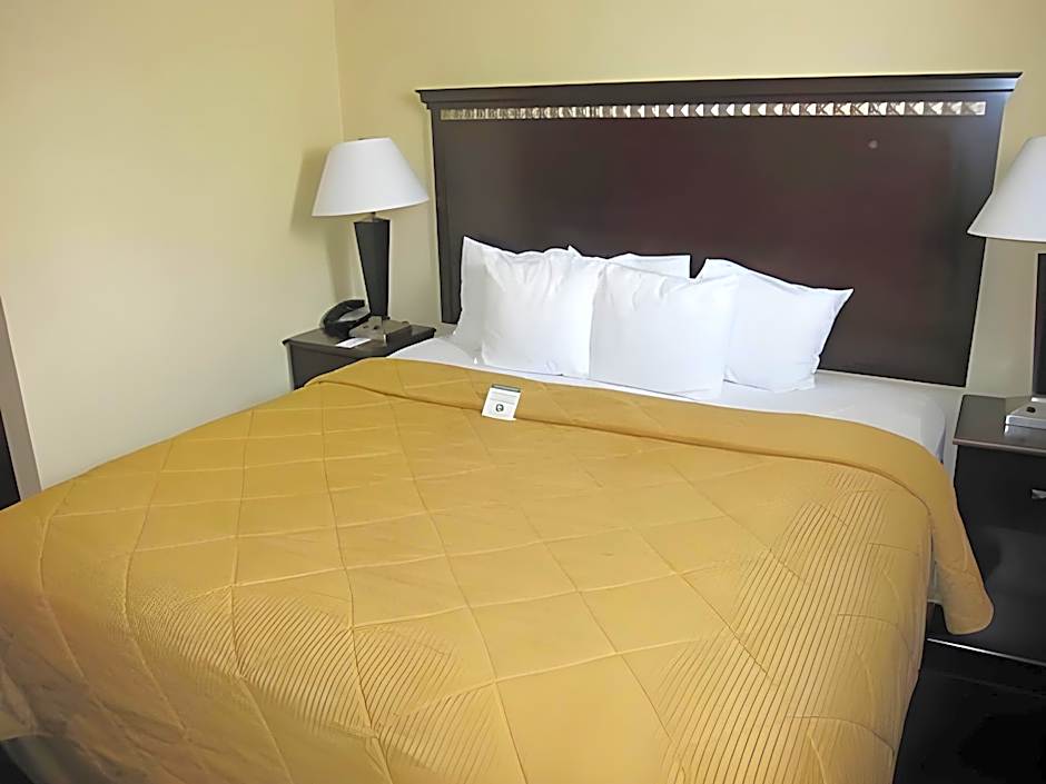 Travelodge by Wyndham Ozone Park