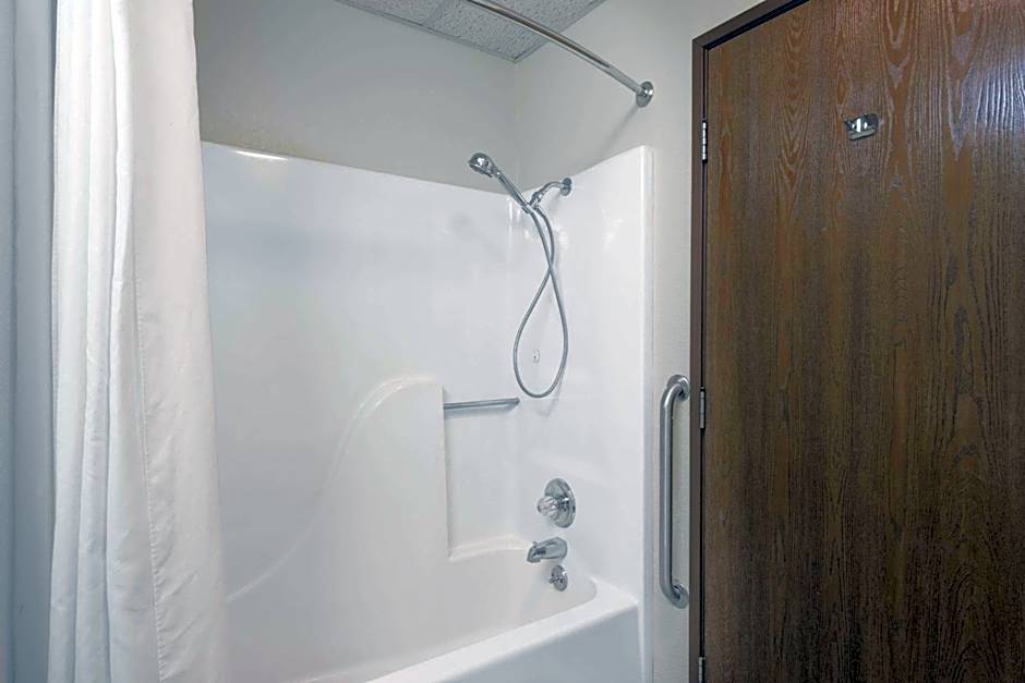 Super 8 by Wyndham Lebanon