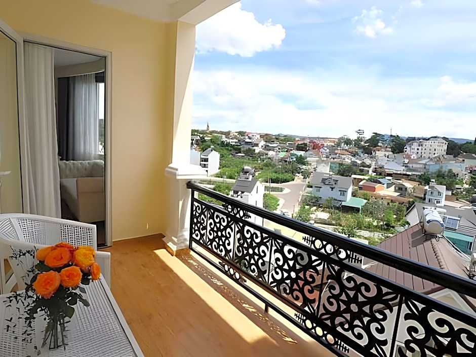 Nature Hotel - Pham Hong Thai