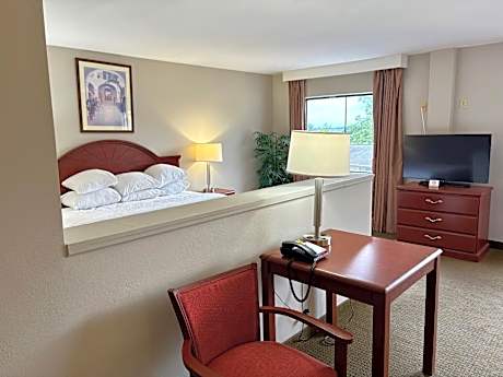 Business King Room with Two King Beds- Non-Smoking