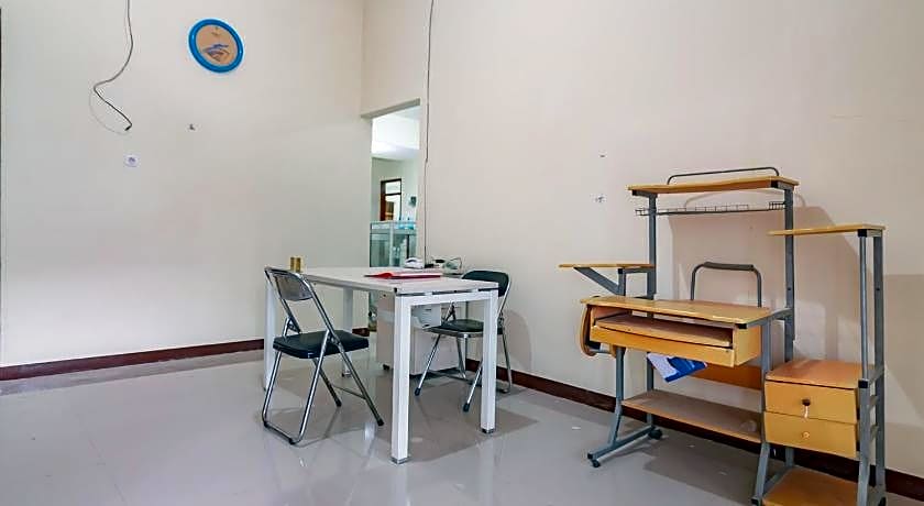 The Lima Guest House Syariah Mitra RedDoorz