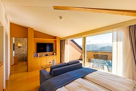 Penthouse Suite with Lake View