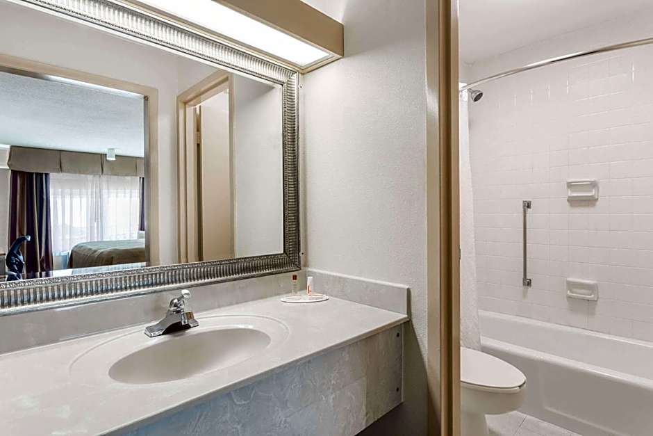 Days Inn & Conf Center by Wyndham Southern Pines Pinehurst