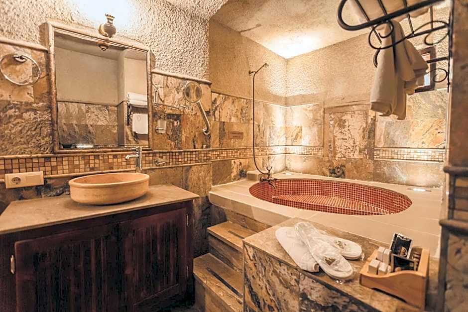 Maccan Cave Hotel