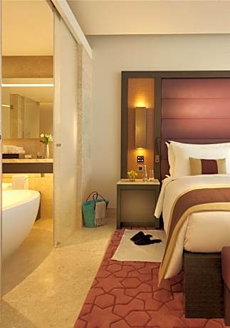 Deluxe Sea View Suite
