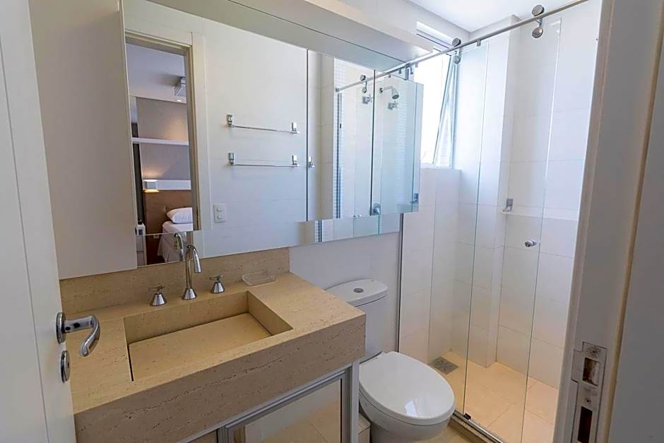 Boulevard 221D - Excelente apartamento em condomínio de luxo no centro de Bombinhas - Piscina - Jacuzzi - Academia - Portaria 24h - (Consultar serviços de roupa de cama e banho)