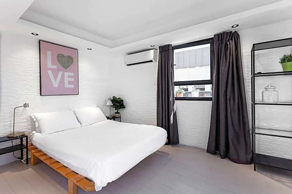 3Bedroom Suite with Balcony and shelter 12