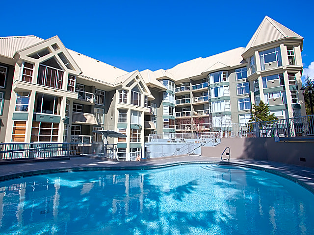 The Woodrun Lodge by Whiski Jack