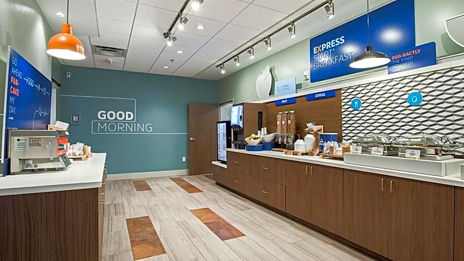 Holiday Inn Express & Suites Racine By IHG