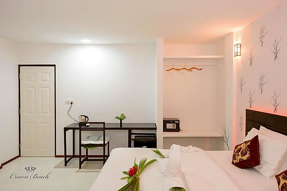 Crown Beach villas - direct access to bikini beach