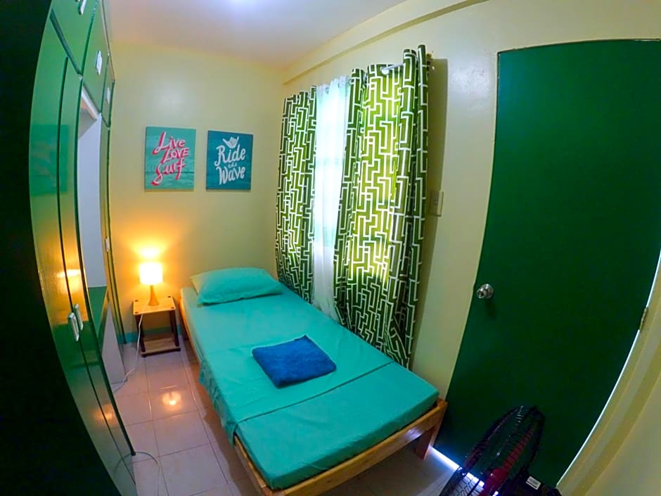 Nomads MNL Backpackers Homestay - near Airport