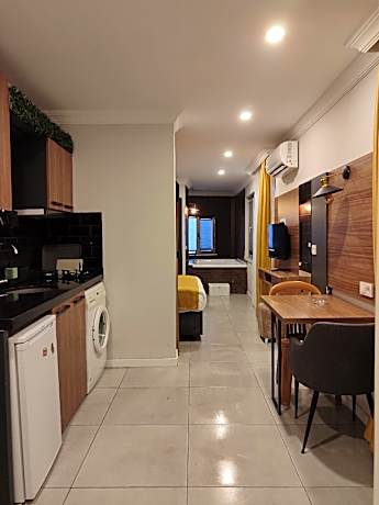 1 King Bed with Whirlpool