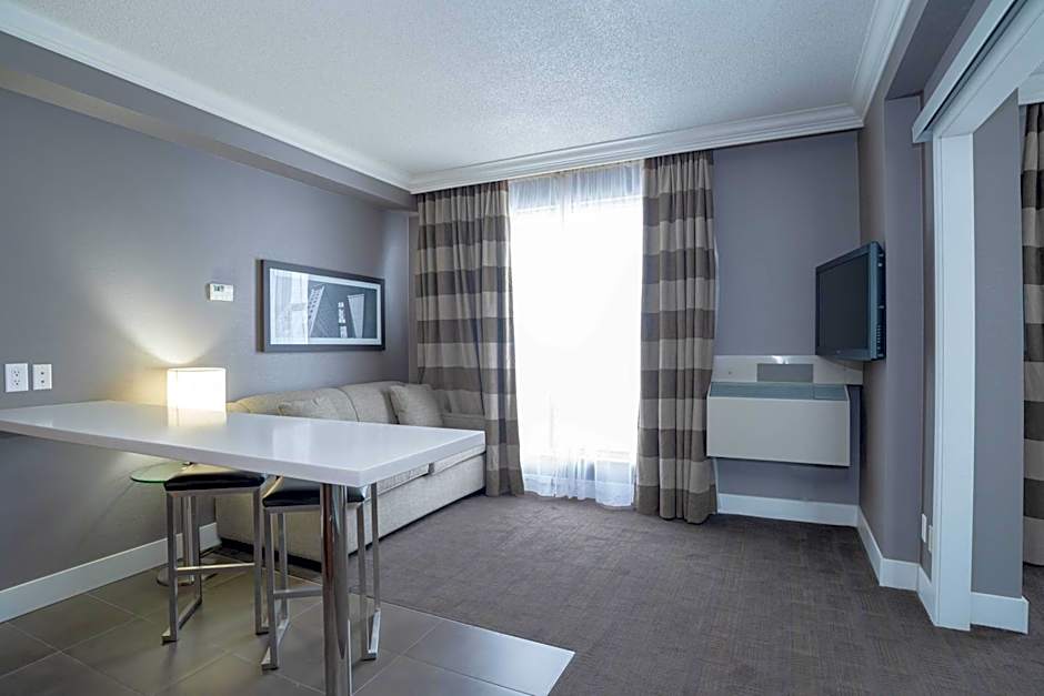 Sandman Signature Mississauga Hotel