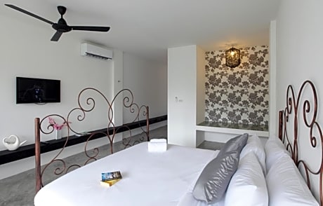 Grand Deluxe Double or Twin Room with Balcony
