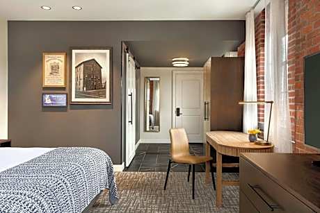 Corner King Room