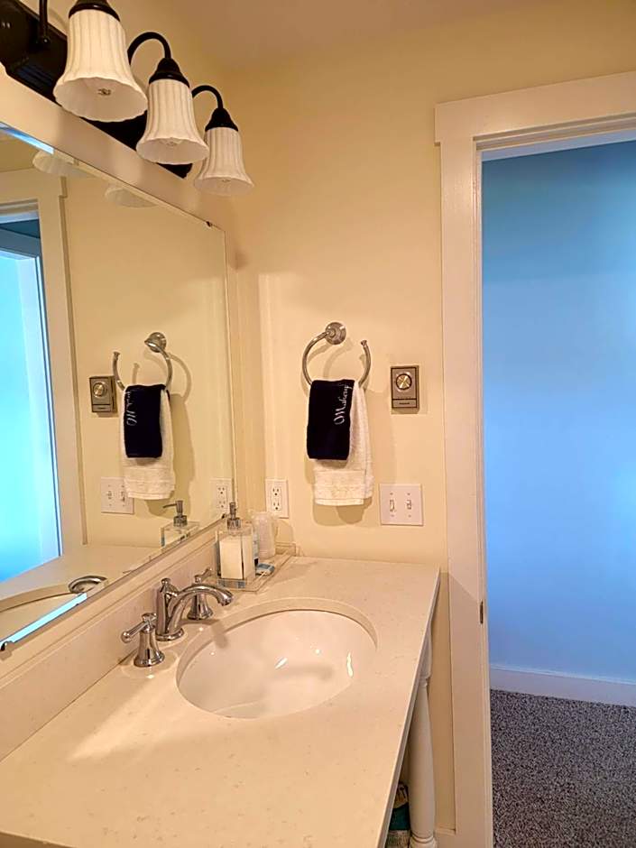 East Wind Inn & Suites