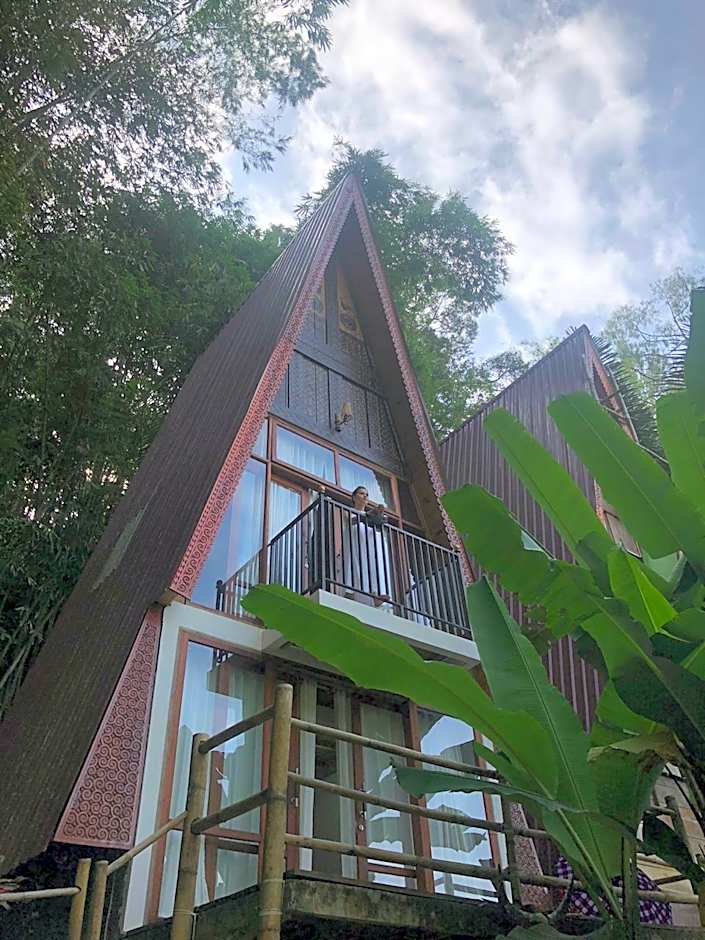 Photo 1 of 10 of Rumah Kecil Toraja