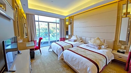 Deluxe Twin With Balcony