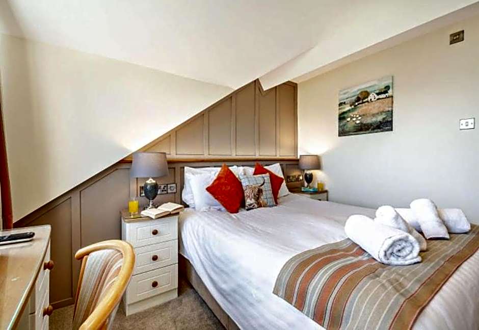 Lion Hotel & Studio Apartments