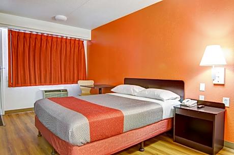 Deluxe King Room - Non-Smoking