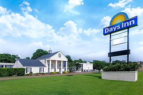 Days Inn by Wyndham Natchez