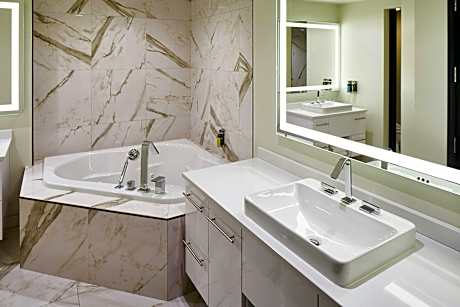 Governor Suite, Suite, 1 King, Fireplace