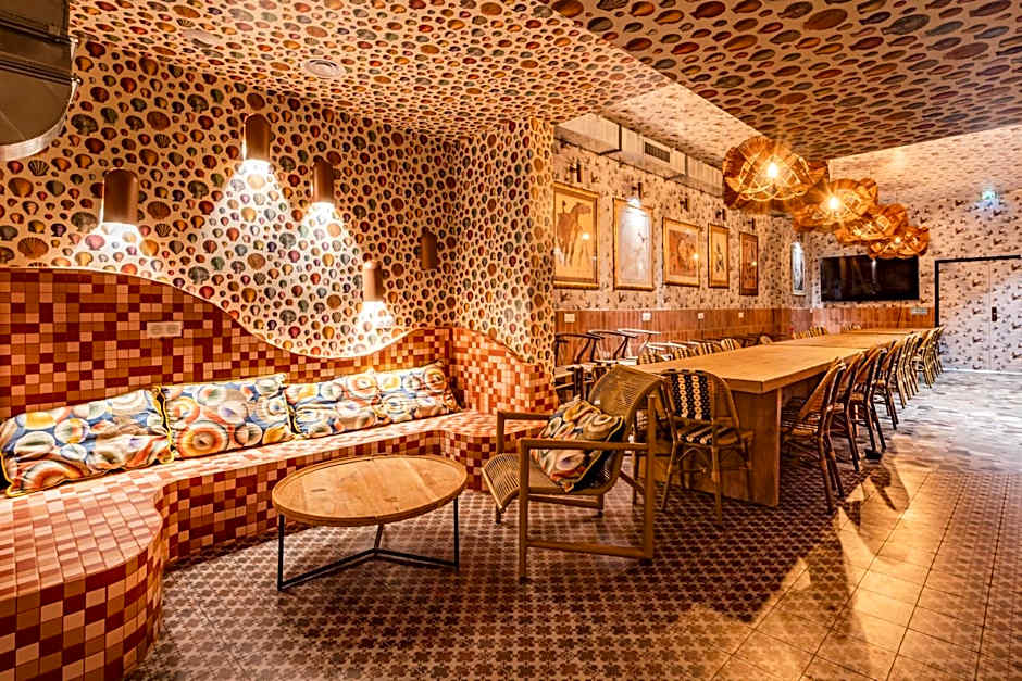 Villa Saint Exupery Beach Hostel