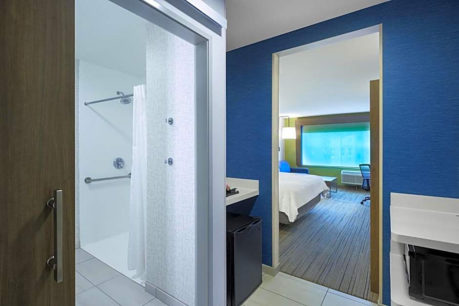 Holiday Inn Express and Suites Gilbert - East Mesa By IHG