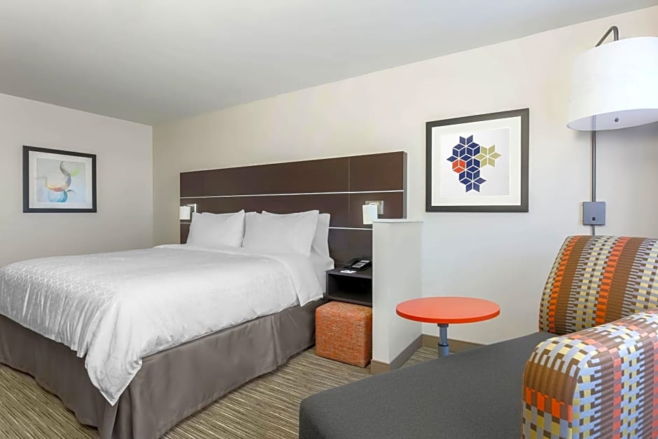 Holiday Inn Express & Suites Chicago O'Hare Airport, an IHG Hotel