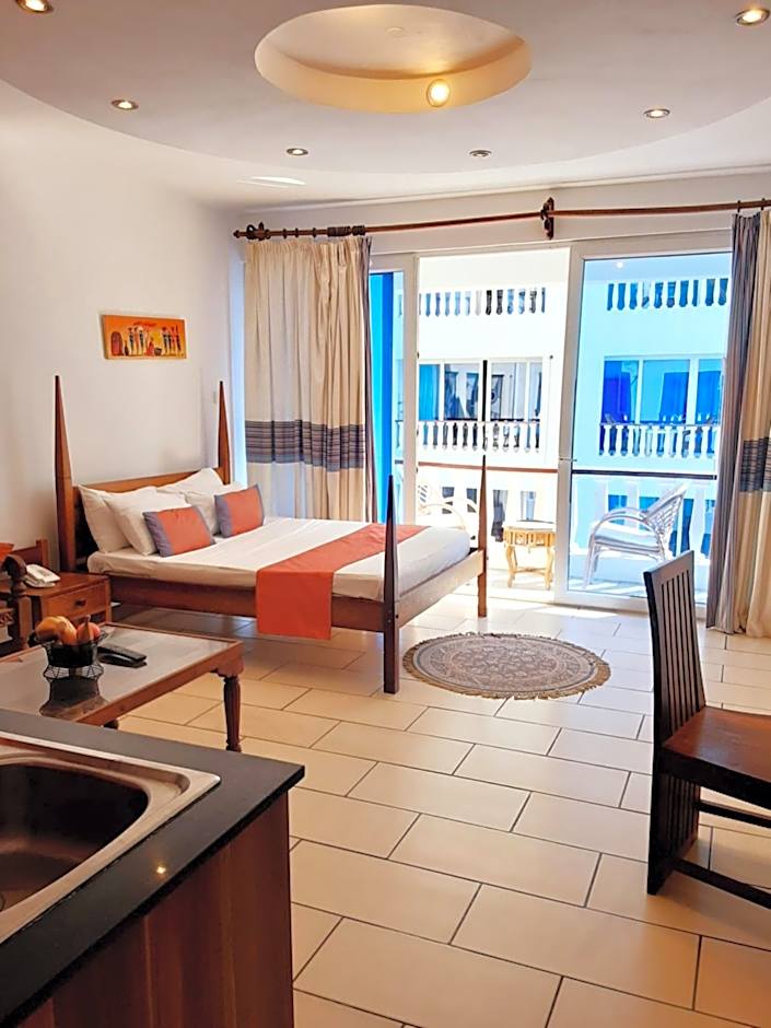 Cowrie Shell Beach Apartments Official