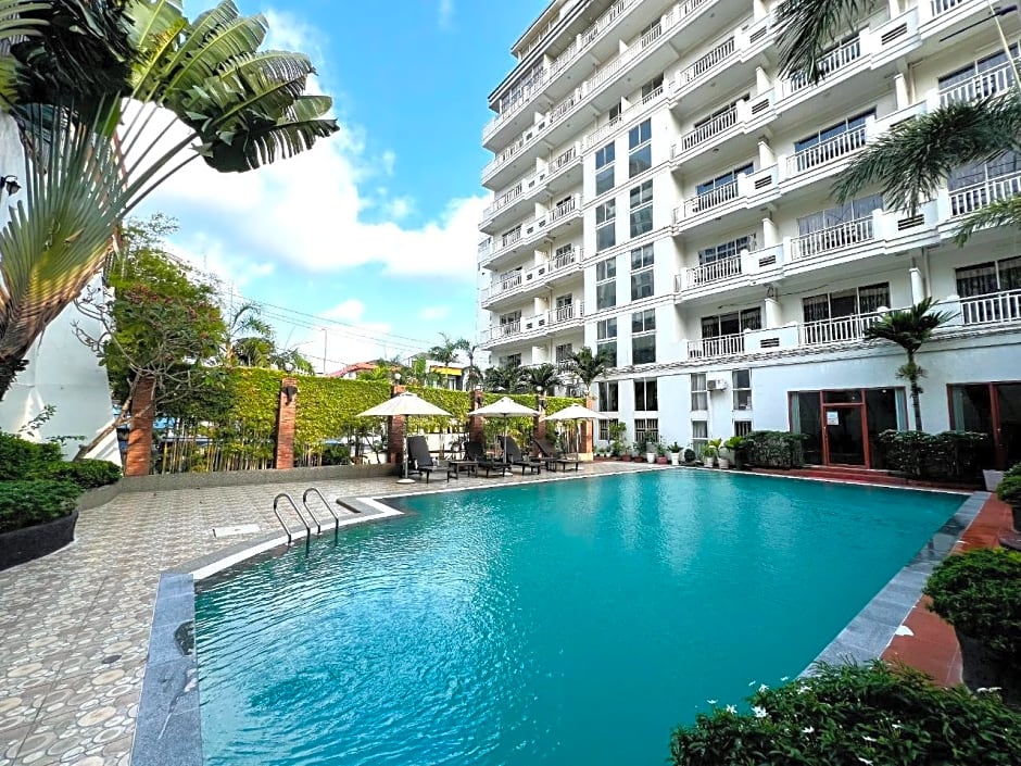 Aristocrat Residence & Hotel