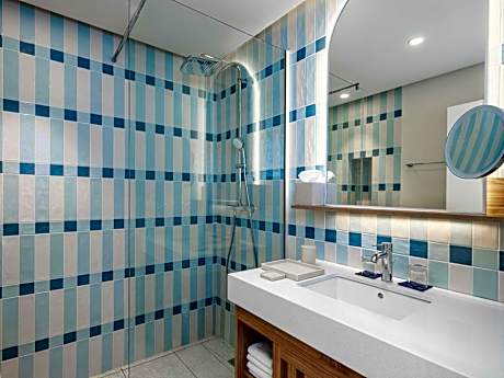 Standard Twin Room with City Side View