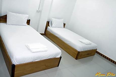 Twin (two single sized beds)
