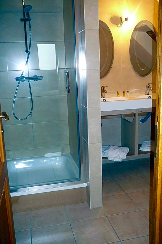 Le Bernister parking privé