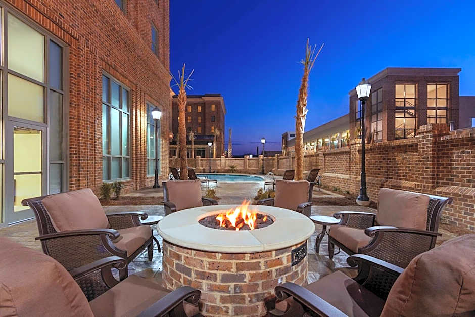 Embassy Suites By Hilton Savannah