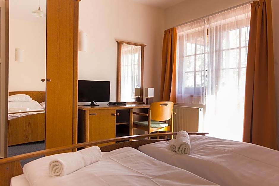 M1 Szekér Csárda Hotel és Étterem